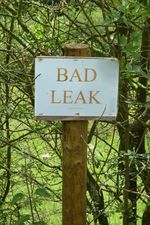 Image, sign saying toxic leak.