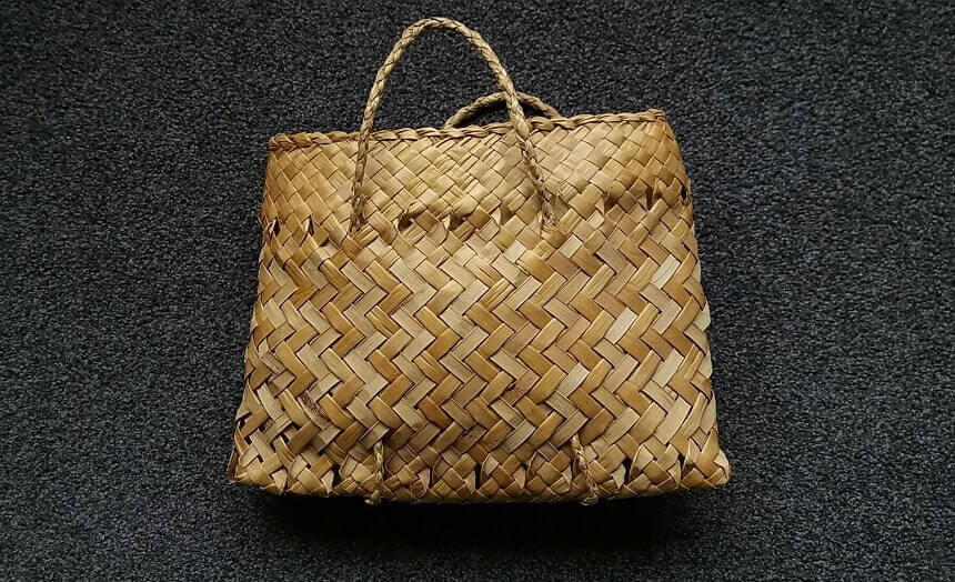 Image, flax kete on a grey carpet