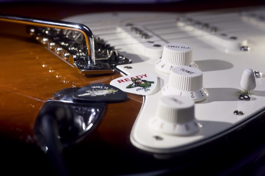 Image, close up of electric guitar tone knob.