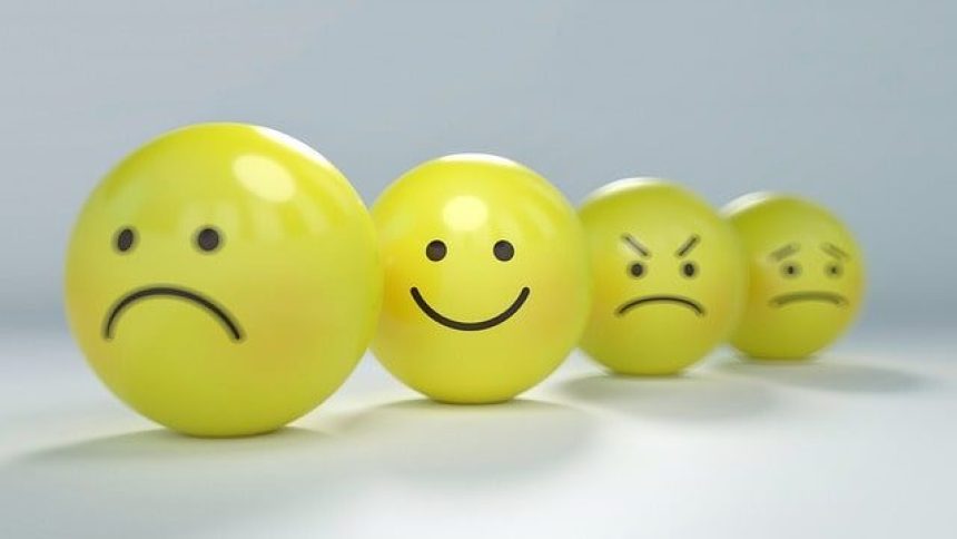 Four yellow faces, including 3 blurry angry faces and one highlighted smiley face.