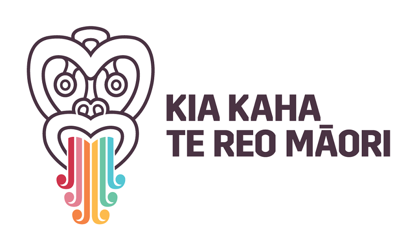 Heitiki logo with the words ‘Kia kaha te reo Māori’.